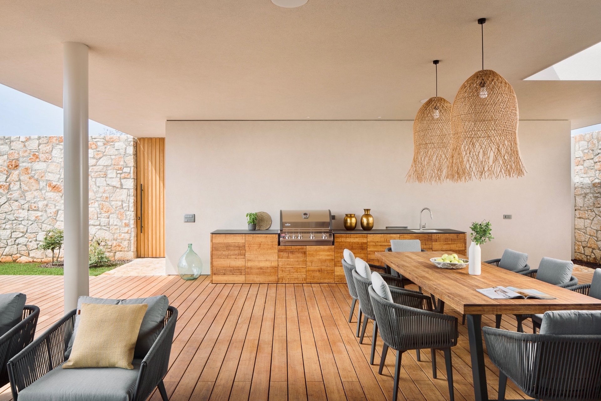 Outdoor kitchen & long table